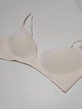 Tahari Seamless Nude Seamless Wirefree Bra - Size 38C